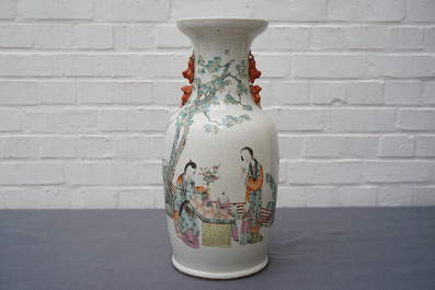 A Chinese qianjiang cai vase with figures in a garden, 19/20th C.